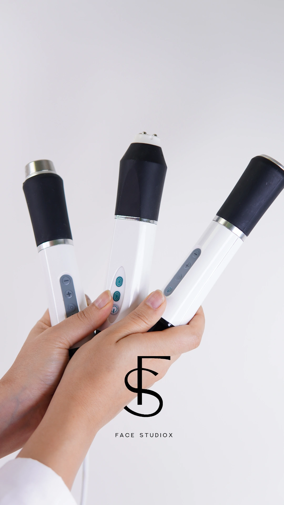 دستگاه پلاژن تراپی حرفهای در فیس استودیوکس الهیه برای جوانسازی پوست