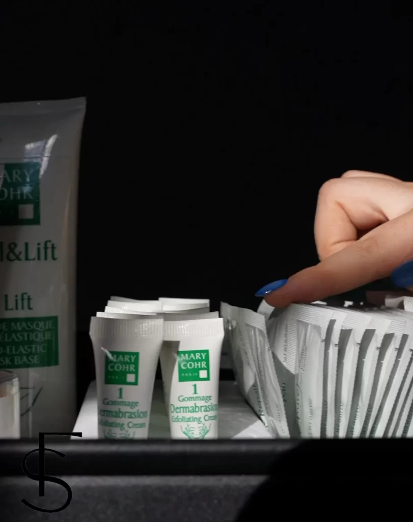 استفاده از محصول Peel Lift مری کور در فیشال VIP فیس استودیوکس